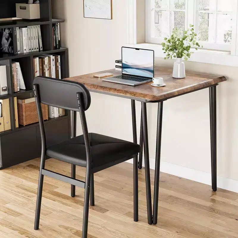Eettafelset van 3 delen met 2 gestoffeerde stoelen