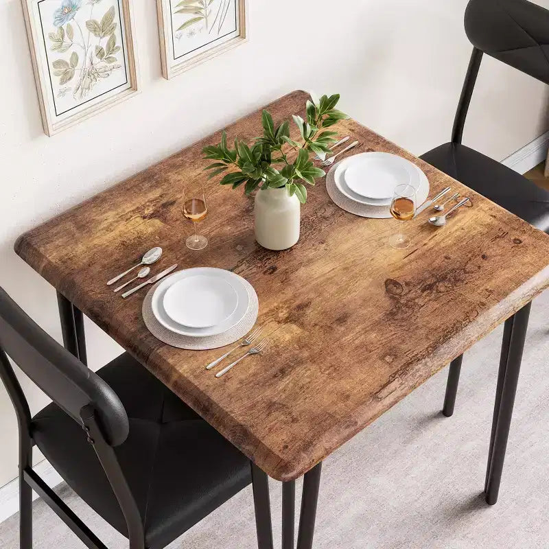 Eettafelset van 3 delen met 2 gestoffeerde stoelen