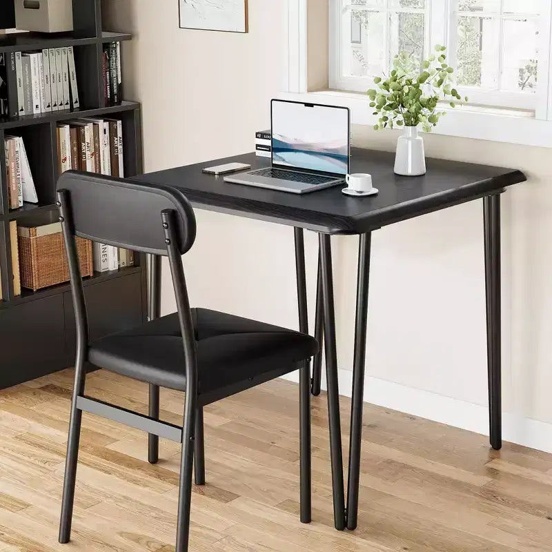 Eettafelset van 3 delen met 2 gestoffeerde stoelen
