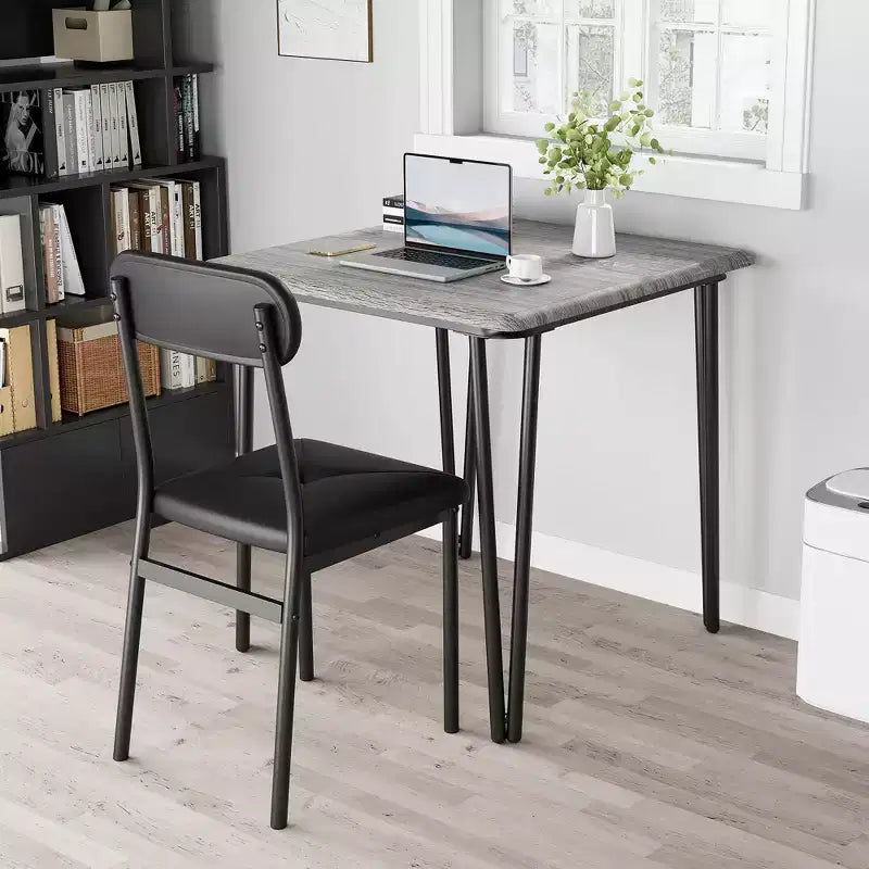 Eettafelset van 3 delen met 2 gestoffeerde stoelen