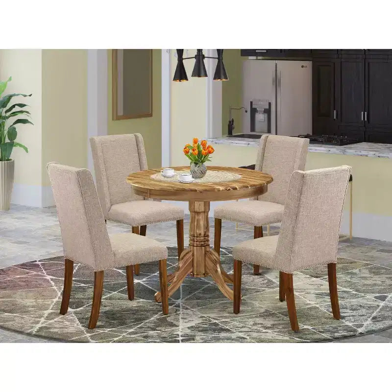 HomeStock ronde eettafel met 5 delen, blad van massief hout met natuurlijke eikenafwerking en 4 Parsons-stoelen