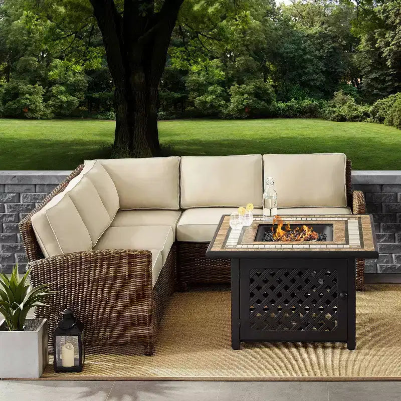Bradenton 4-delige loungeset van wicker voor buiten met vuurtafel - Crosley