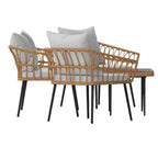 Merrick Lane vierdelige boho-patiomeubelset van natuurlijk rotan touw met open vlechtwerk voor binnen en buiten, met twee stoelen, een tweezitsbank en een tafel met kussens
