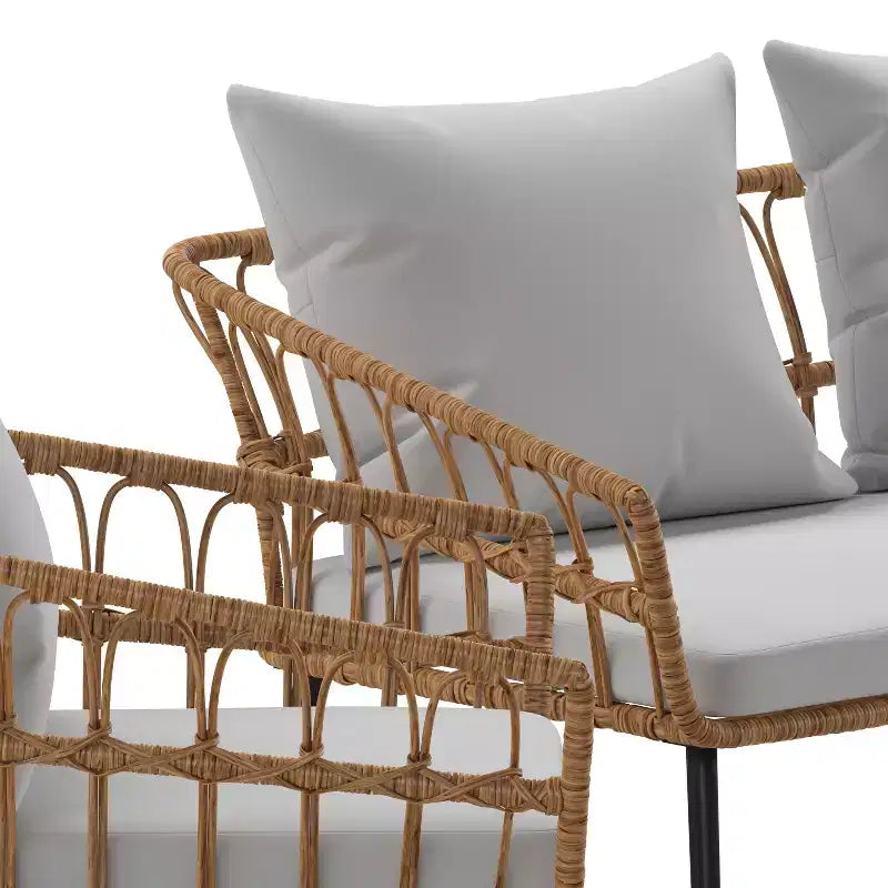 Merrick Lane vierdelige boho-patiomeubelset van natuurlijk rotan touw met open vlechtwerk voor binnen en buiten, met twee stoelen, een tweezitsbank en een tafel met kussens